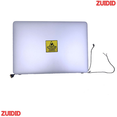 O Macbook Air de prata indica o conjunto A1466 MD760 MJVE2 MQD32